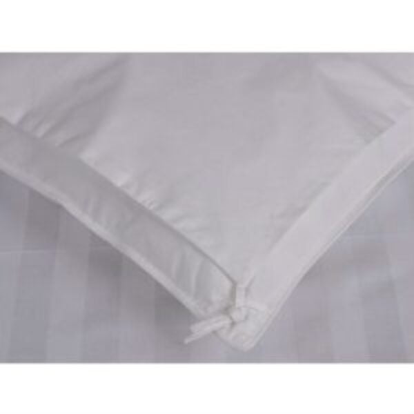 Queen size Hypoallergenic Down Alternative Comforter in White
